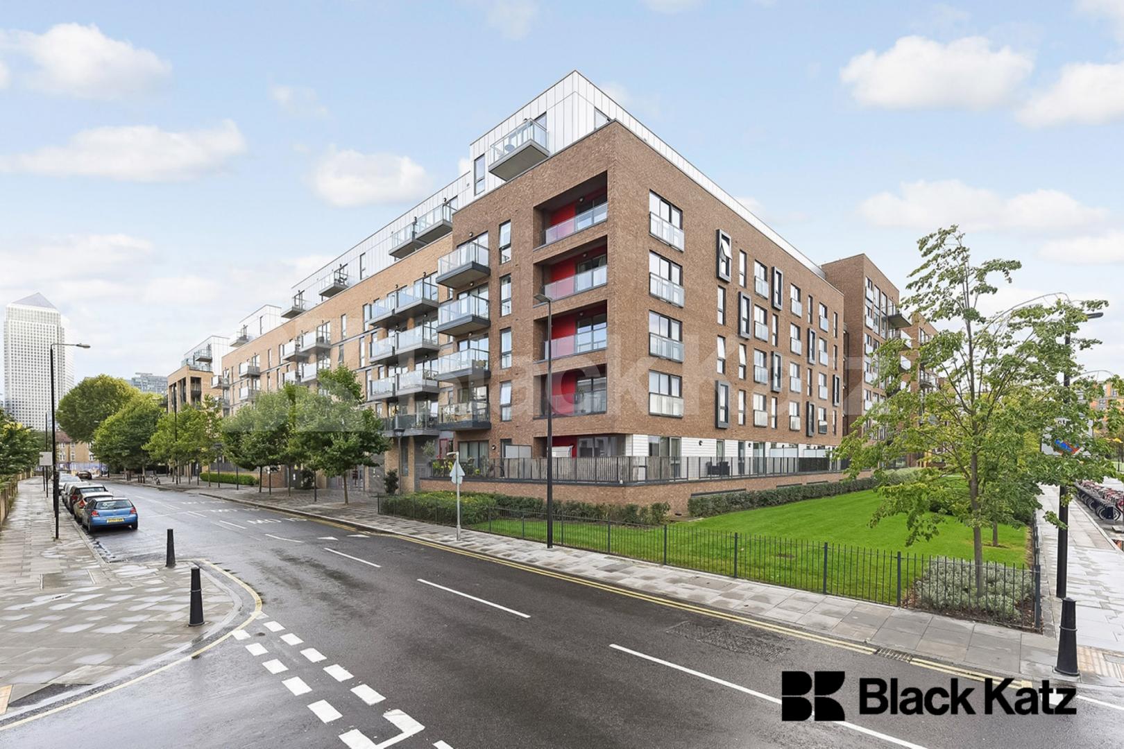 Superbly located with gym & concierge   Upper North Street, Poplar